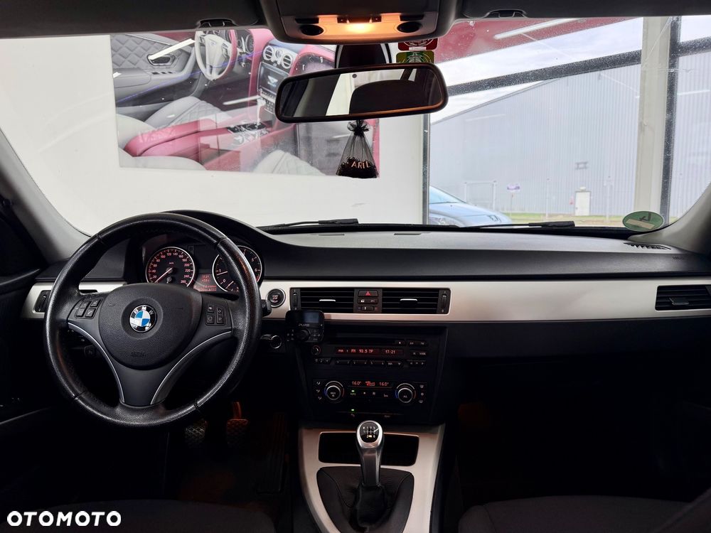 BMW Seria 3 - 32