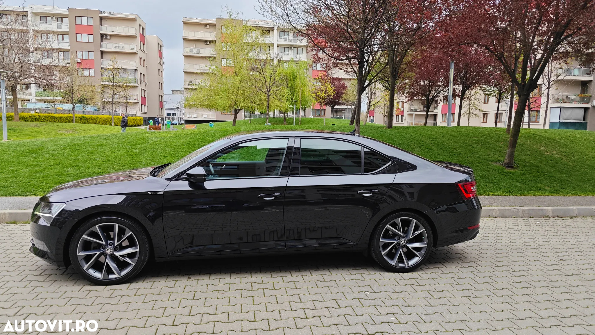 Skoda Superb 2.0 TDI DSG Sportline - 9