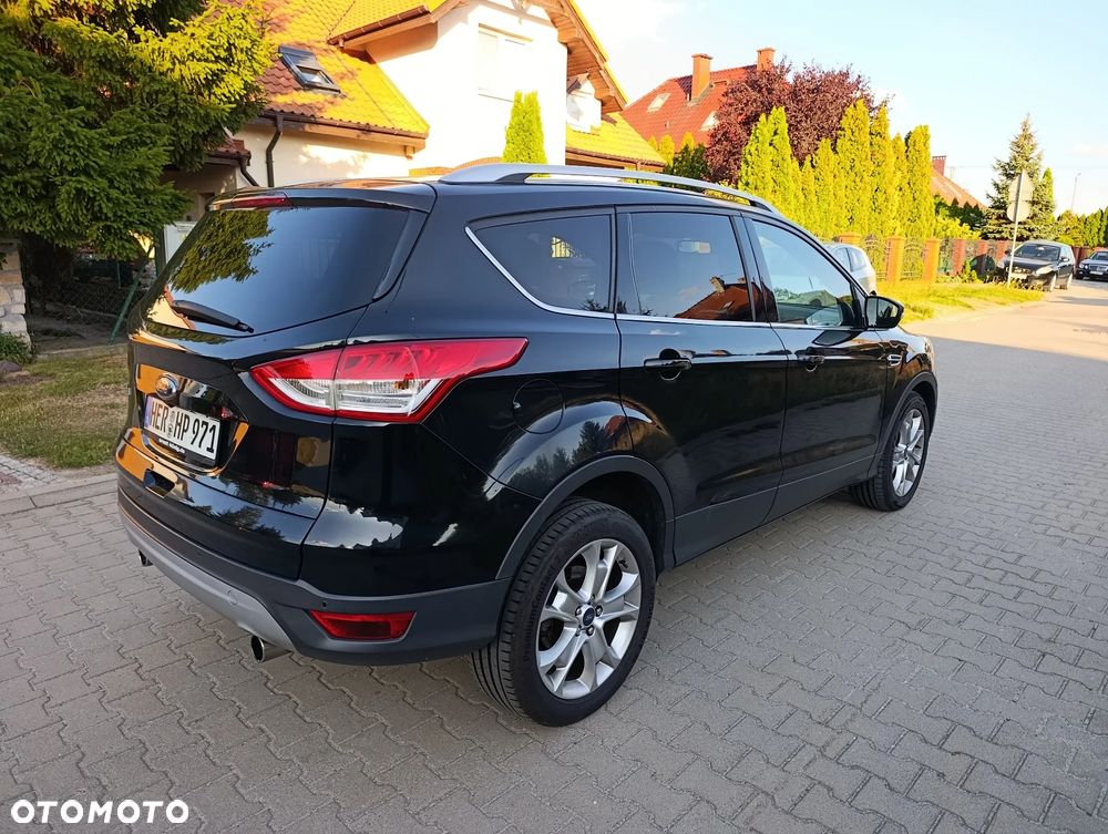 Ford Kuga 2.0 TDCi 2x4 Titanium - 4