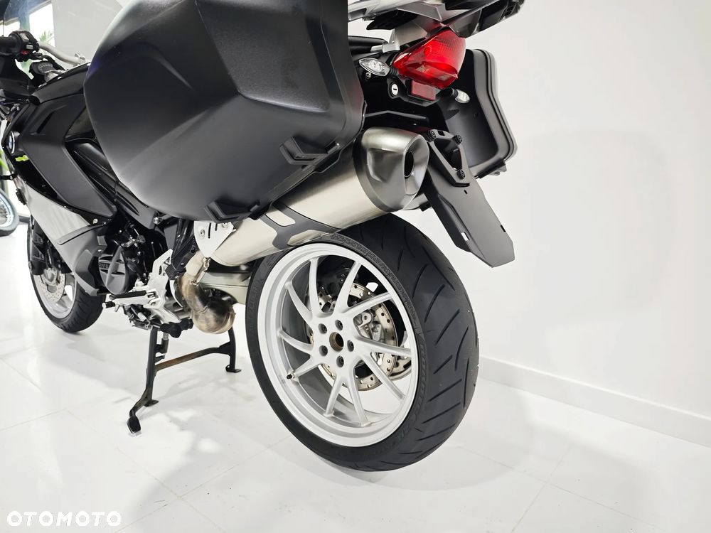 BMW F - 20