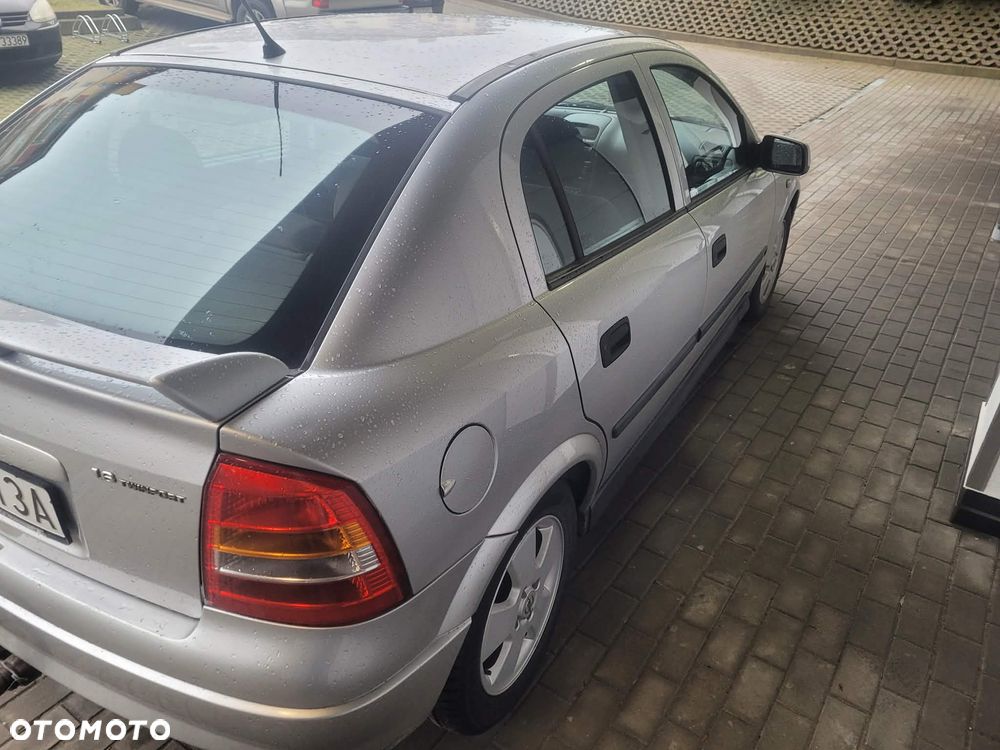 Opel Astra 1.6 - 9