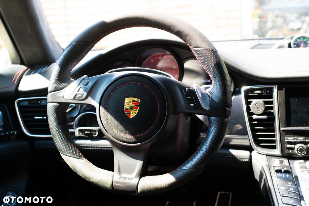 Porsche Panamera GTS - 9