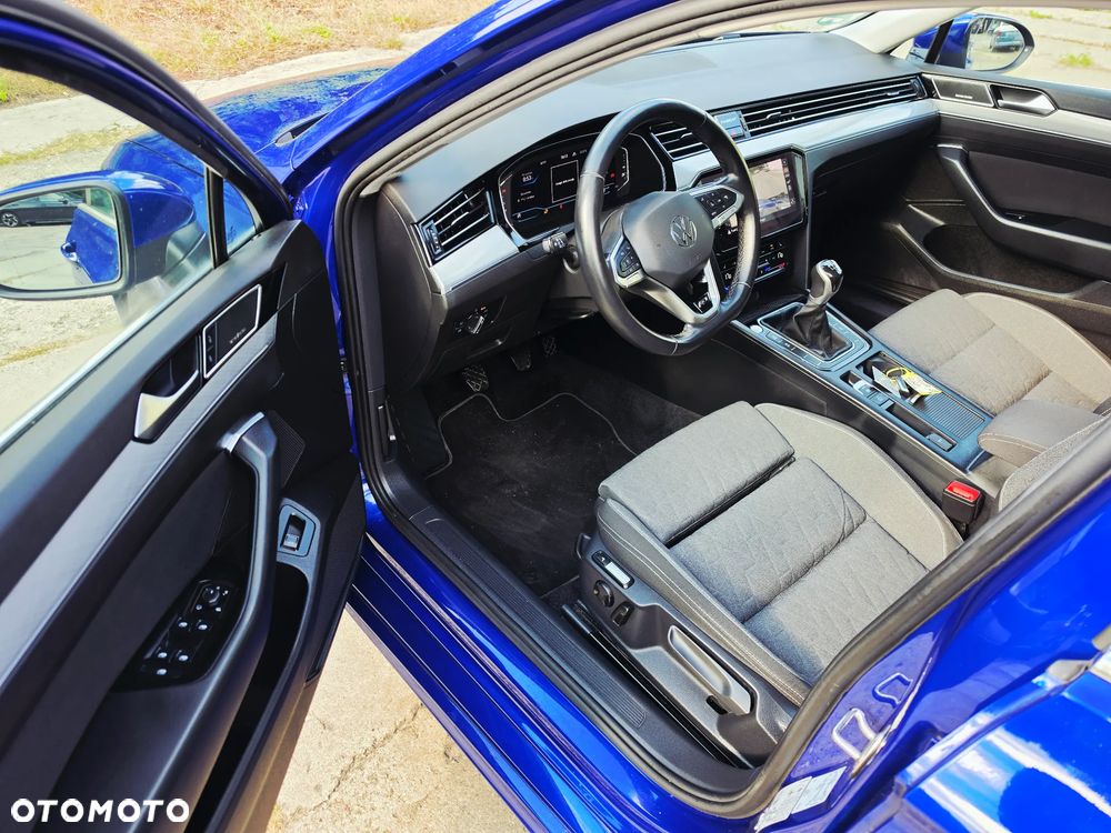 Volkswagen Passat - 25