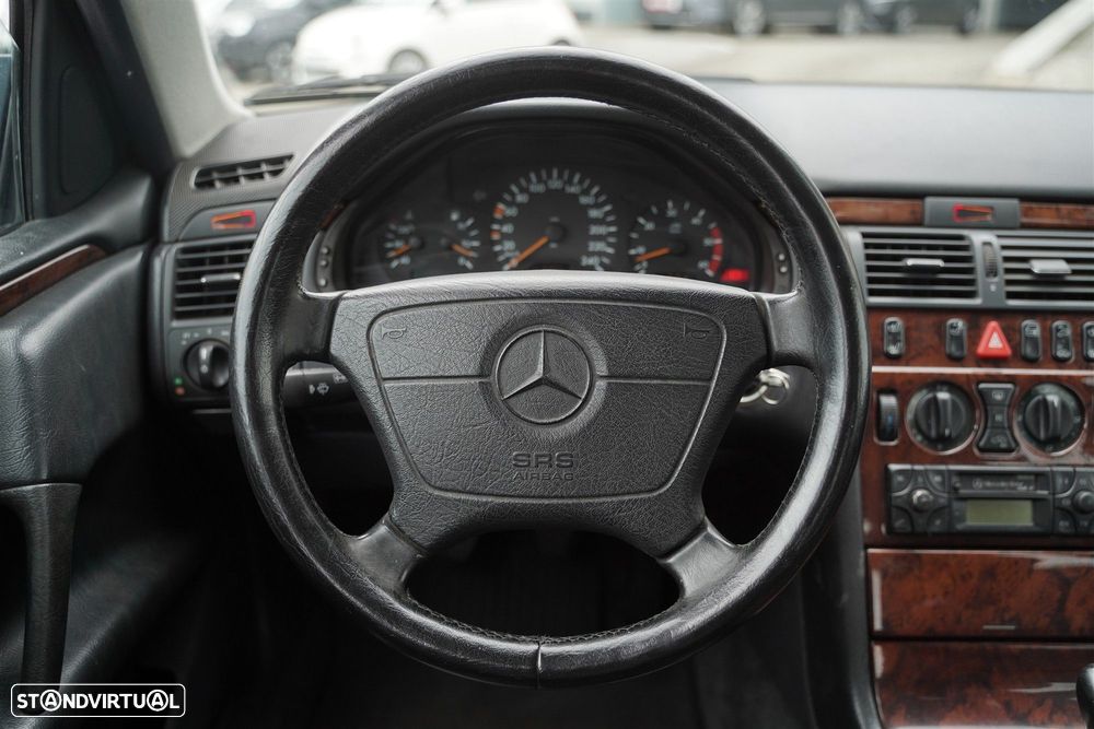 Mercedes-Benz E 220 CDI Classic - 14