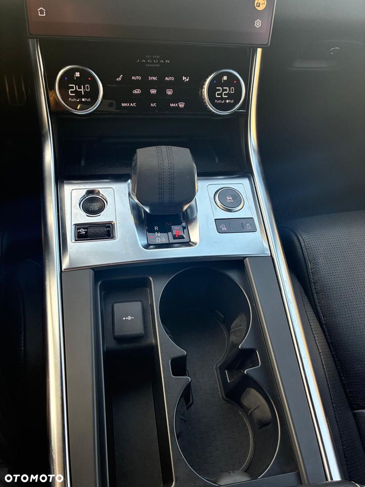Jaguar XF P300 AWD R-Dynamic SE - 17