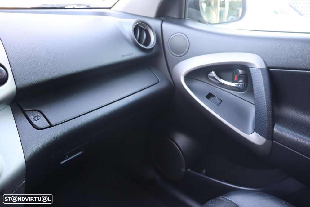 Toyota RAV4 2.2 D-4D X - 15