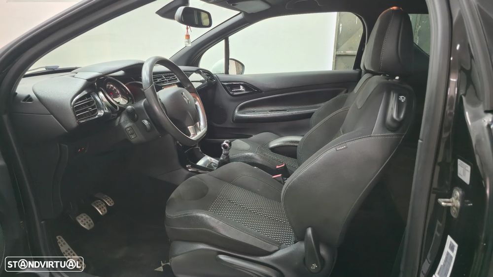 Citroën DS3 1.6 e-HDi So Chic - 11