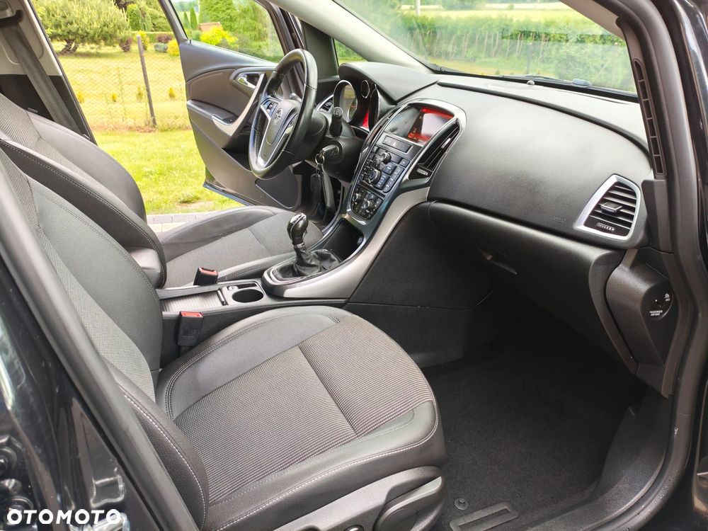 Opel Astra 1.4 Turbo Exklusiv - 24