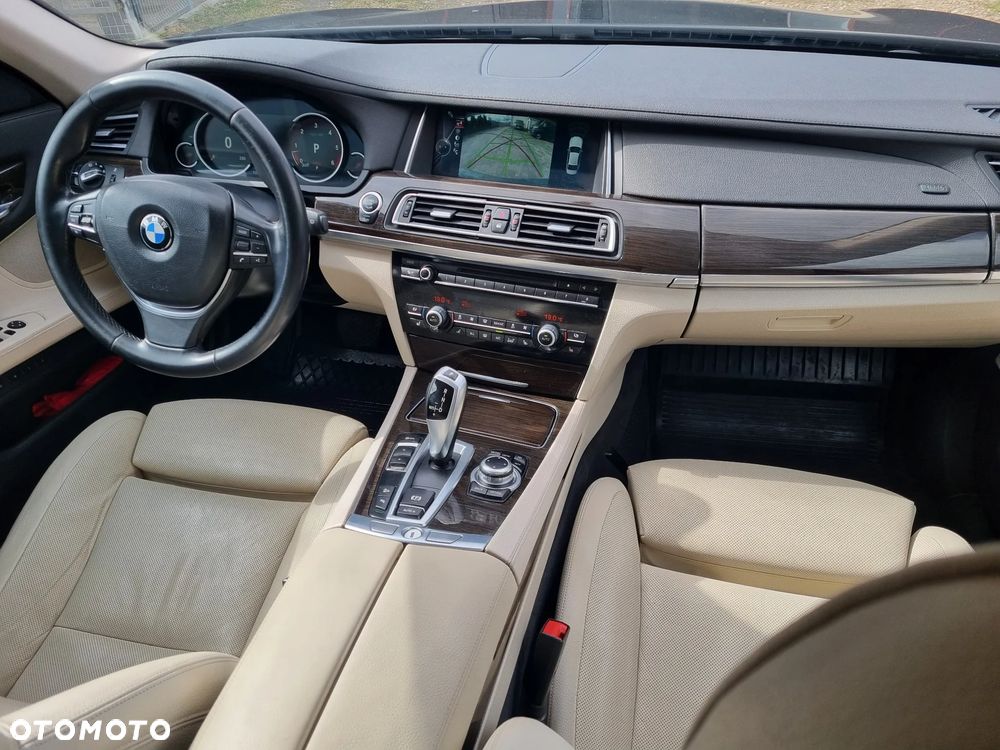 BMW Seria 7 740d xDrive - 29