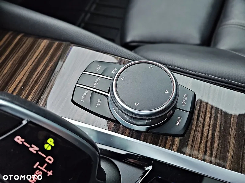 BMW Seria 5 530i xDrive Sport Line - 33