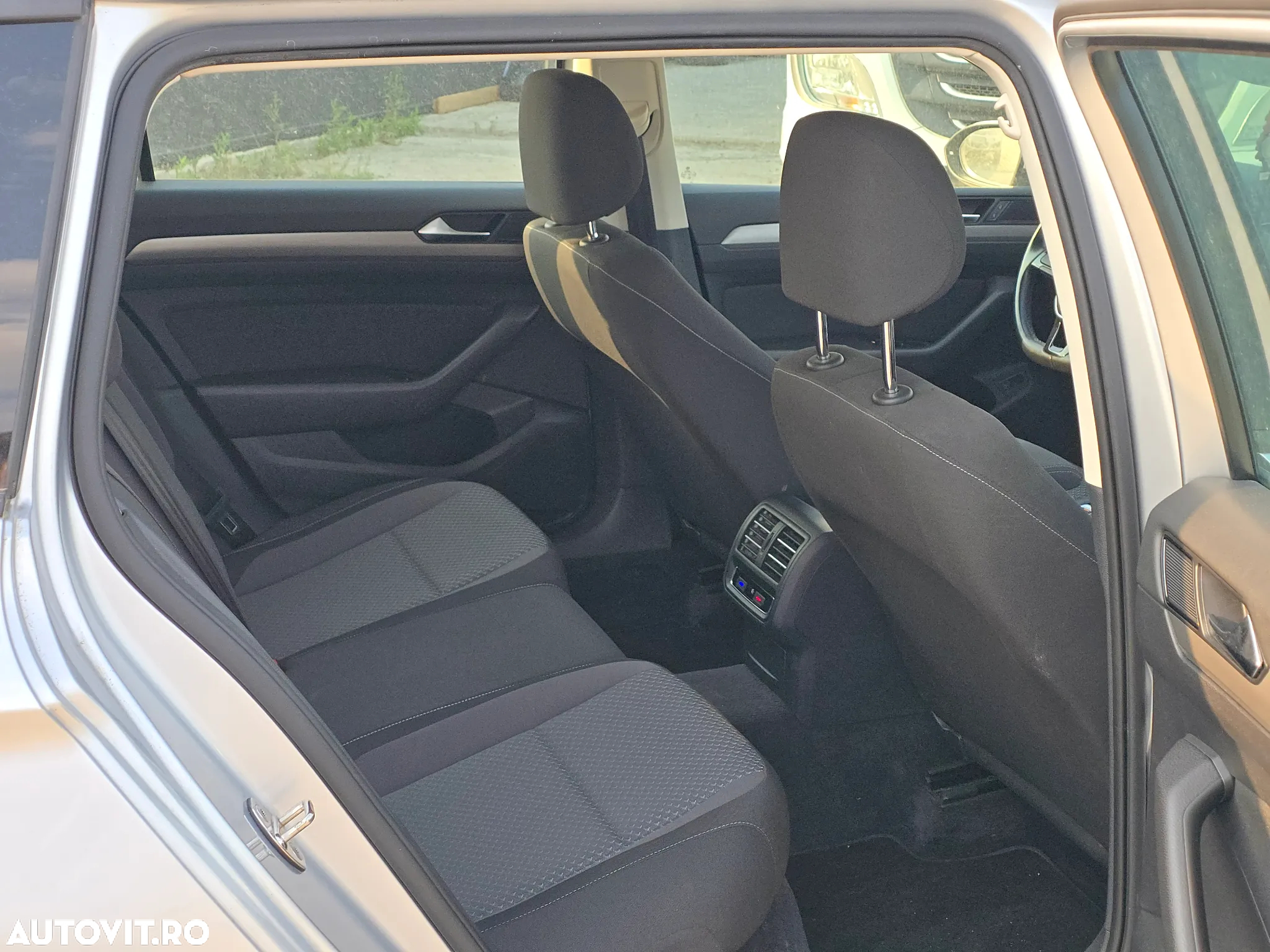 Volkswagen Passat - 12