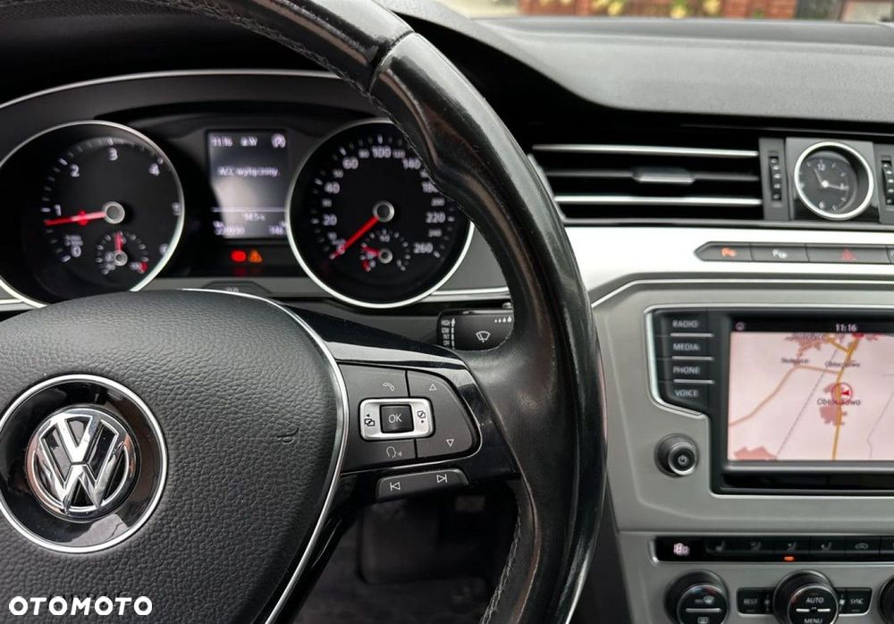 Volkswagen Passat - 12