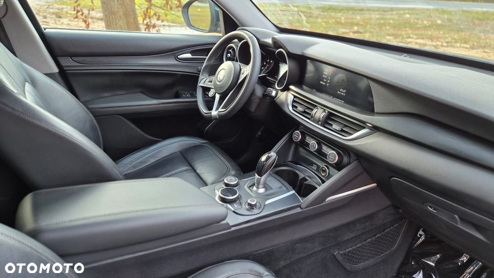 Alfa Romeo Stelvio 2.0 Turbo 16V AT8-Q4 Ti - 4