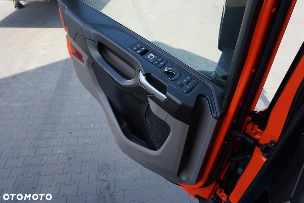 Scania SCANIA / P 360 / E 6 / CHŁODNIA + WINDA / 18 PALET / RETARDER / OŚ SKRĘTNA - 34