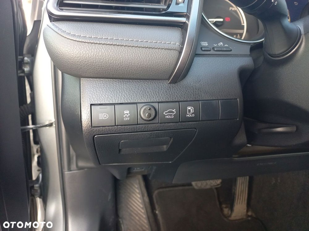 Toyota Camry 2.5 Hybrid Comfort CVT - 17