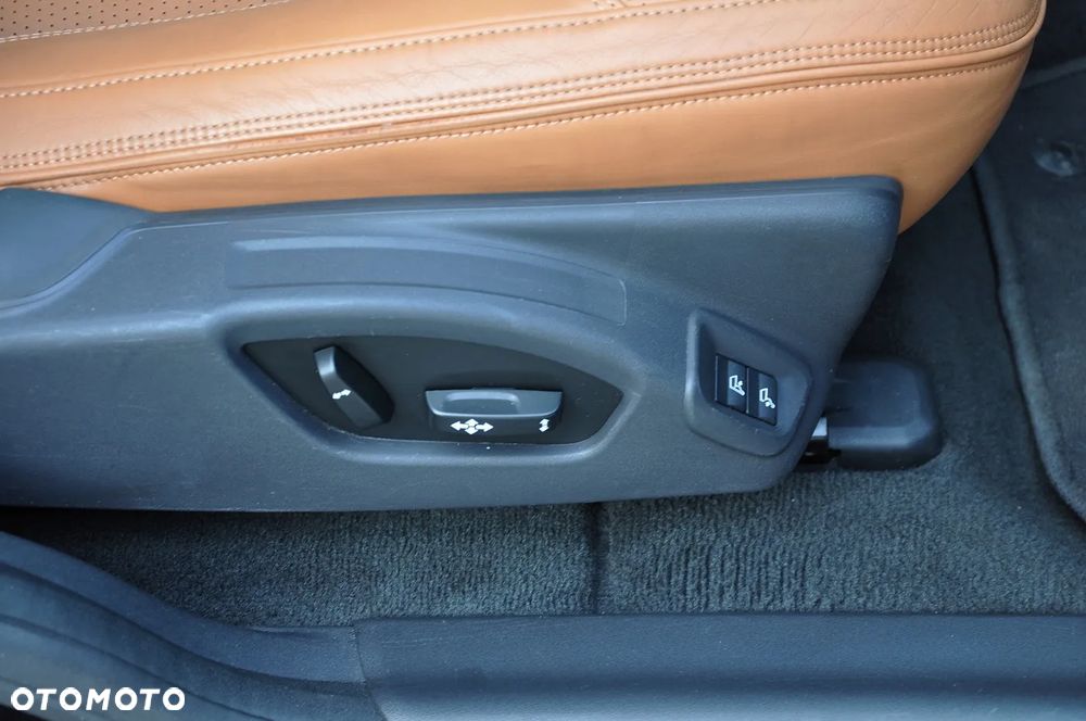 Volvo XC 60 - 25