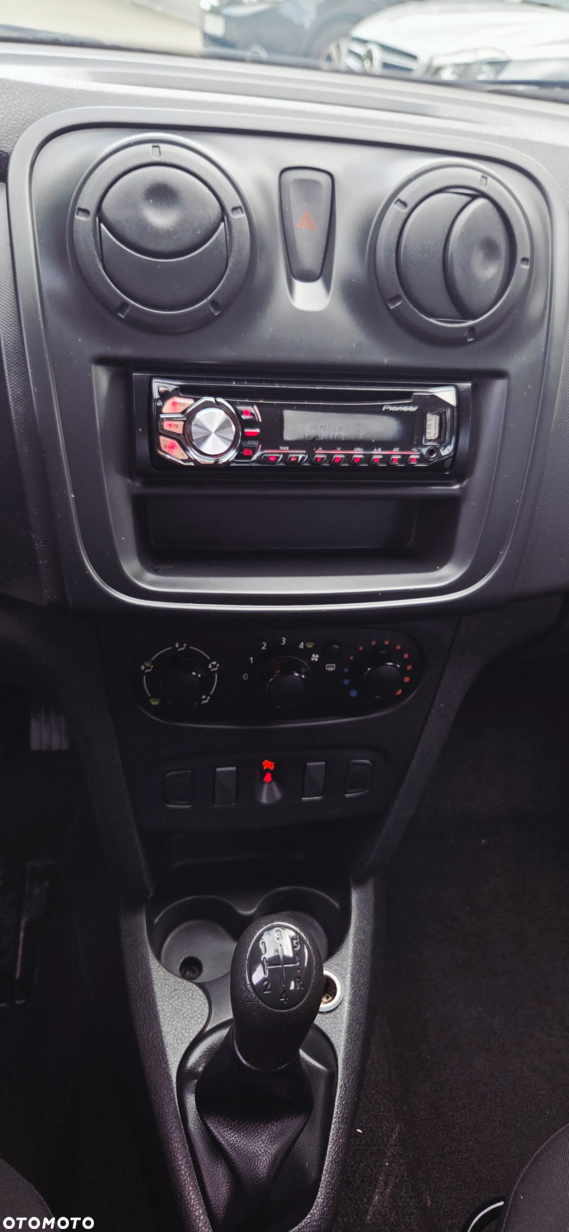 Dacia Logan MCV 1.2 16V 75 Ambiance - 25