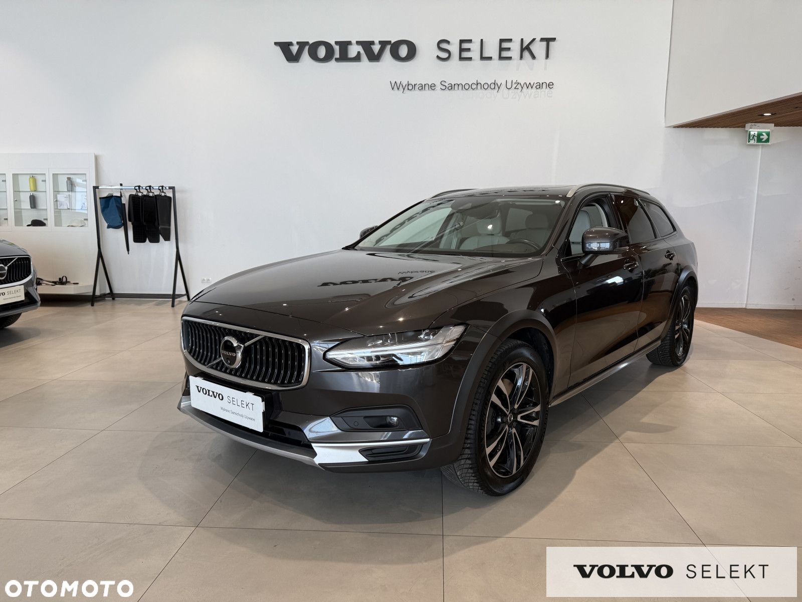 Volvo V90 Cross Country - 1