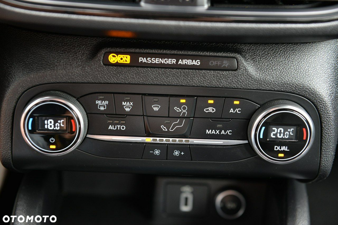 Ford Focus 1.5 EcoBlue Start-Stopp-System ST-LINE - 17