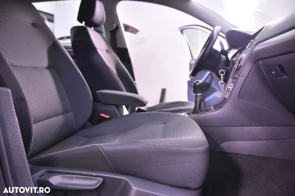 Volkswagen Golf - 11