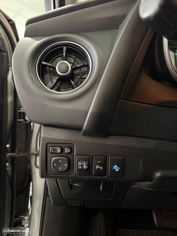 Toyota Auris 1.8 HSD Comfort+P.Sport - 8