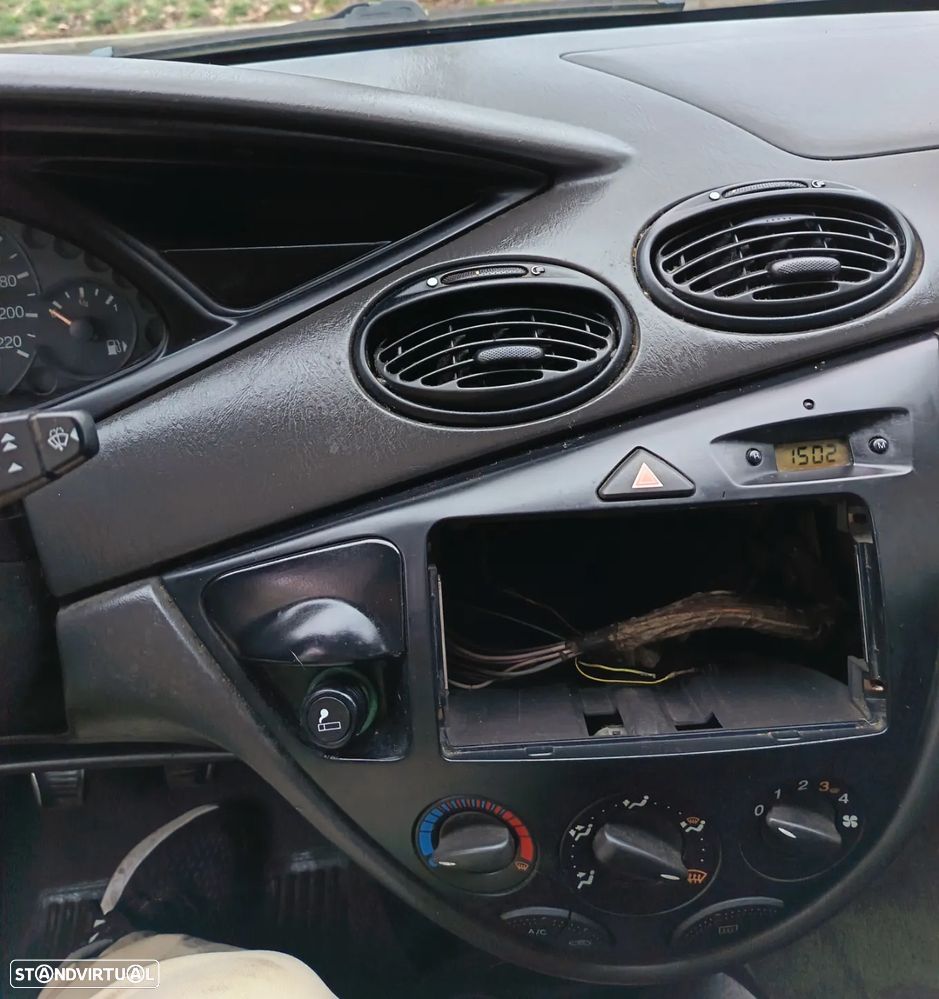 Ford Focus SW 1.4 Ambiente - 3