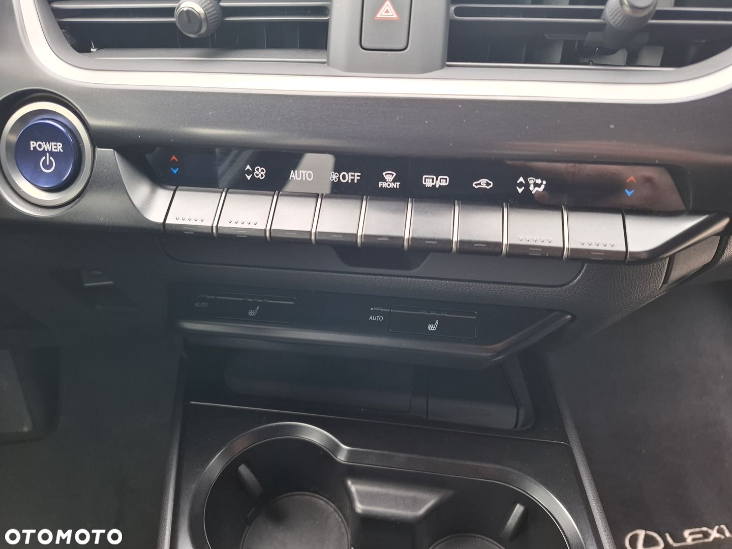 Lexus UX 250h GPF F Impression 2WD - 33