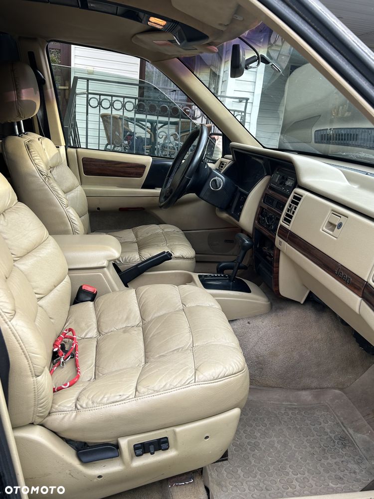 Jeep Grand Cherokee - 19