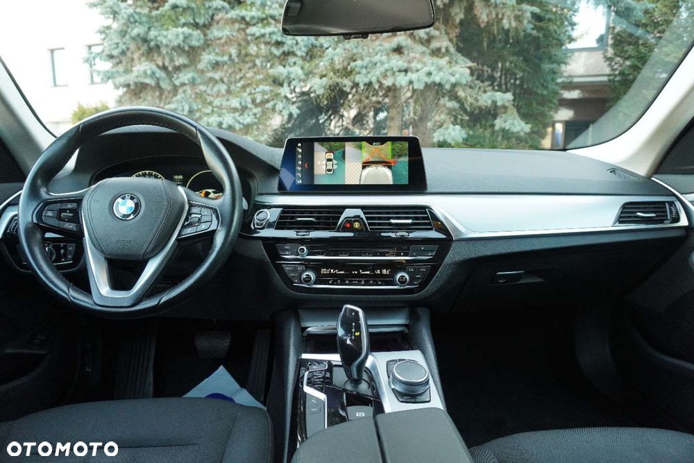 BMW Seria 5 520d xDrive - 15