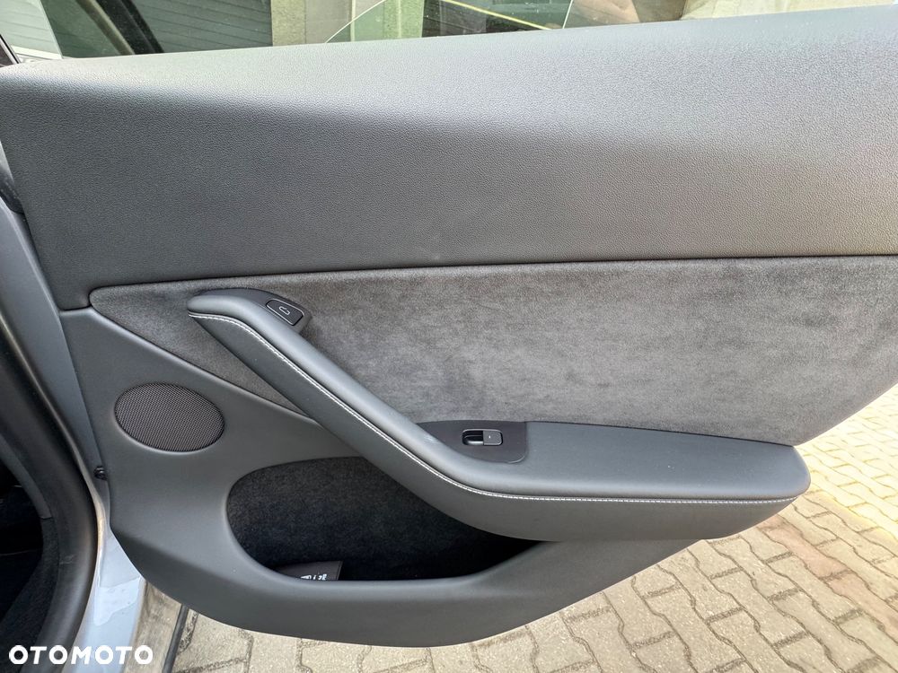 Tesla Model Y Standard - 19