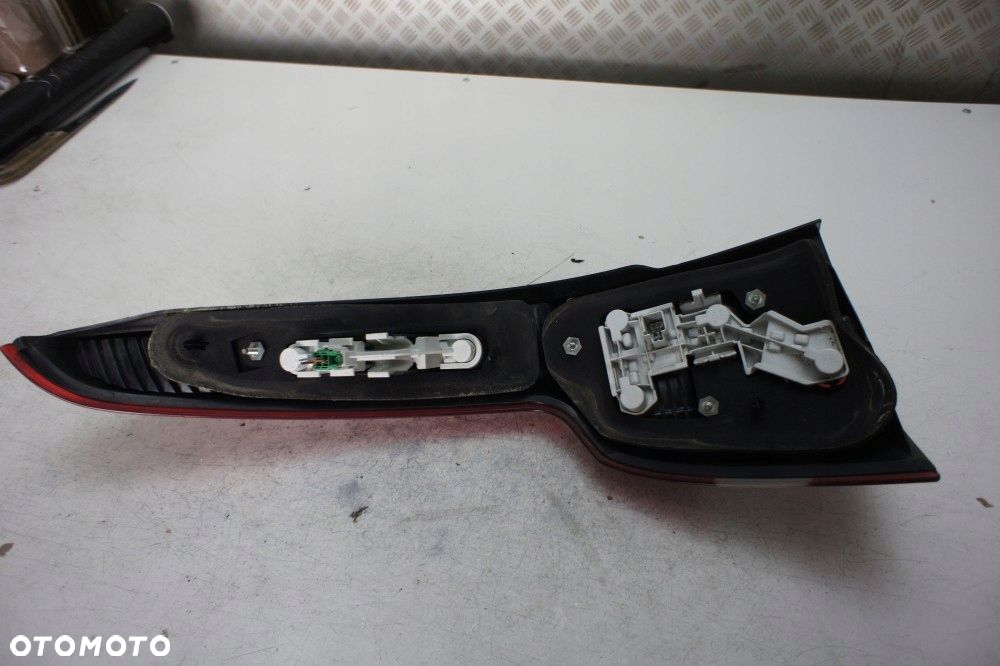 VOLVO V50 KOMBI LAMPA PRAWY TYŁ - 4