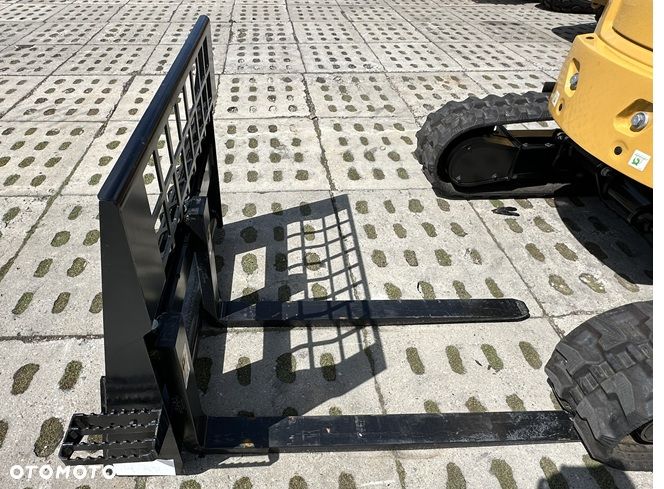 Caterpillar 249D3 - 22