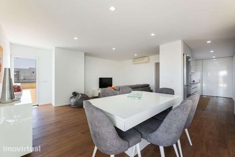 Apartamento T2 último andar com terraço - Grande imagem: 3/5