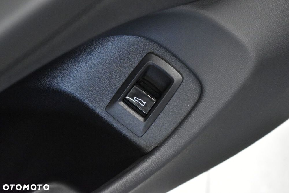 BMW Seria 5 520d xDrive mHEV M Sport - 11