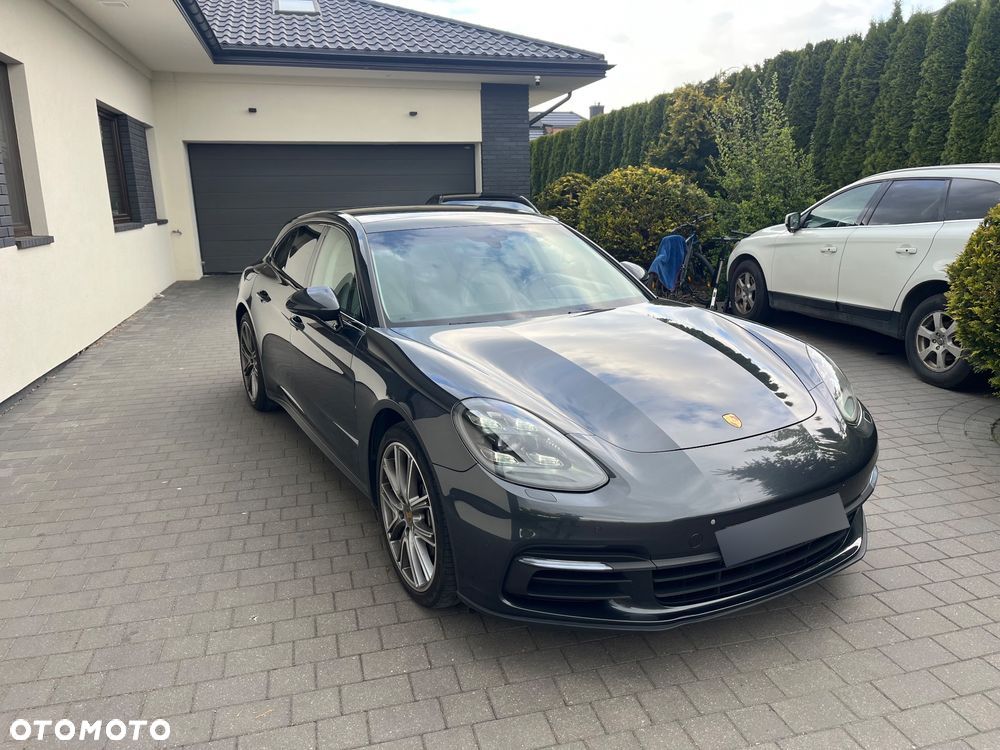 Porsche Panamera 4 Sport Turismo - 11