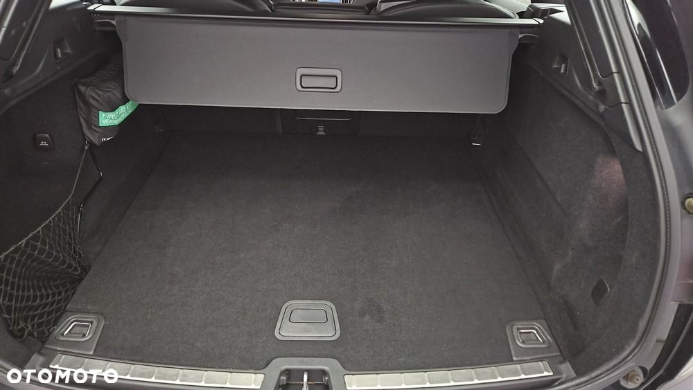 Volvo XC 60 B4 D Plus Dark - 24