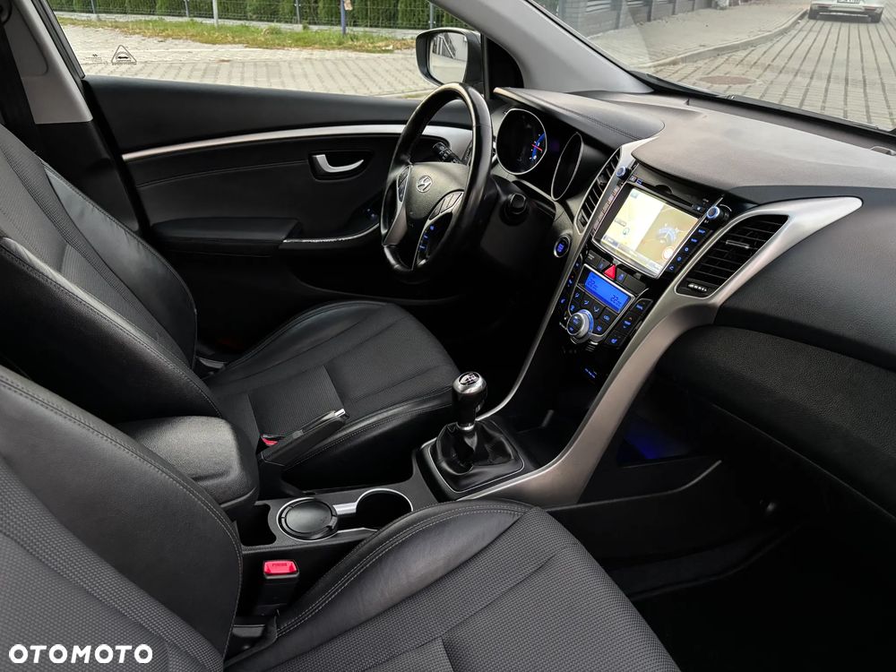 Hyundai i30 blue 1.6 CRDi Passion - 9
