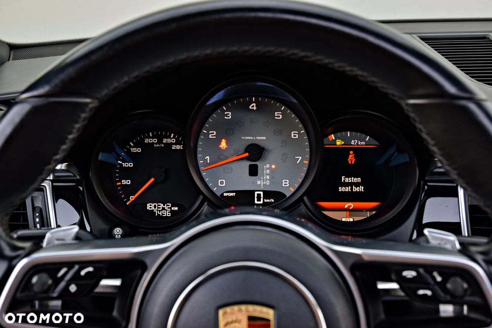 Porsche Macan - 38