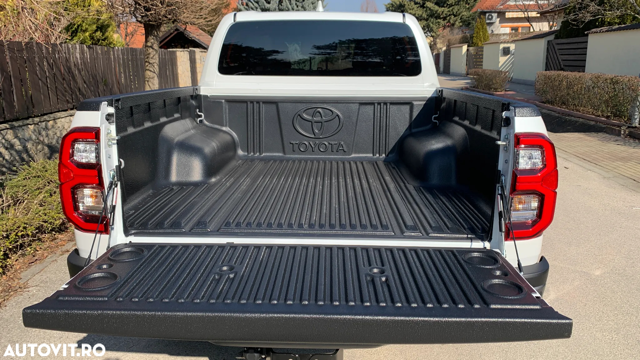 Toyota Hilux 2.8D 204CP 4x4 Double Cab AT MHEV Invincible Color Edition (3E5) - 9