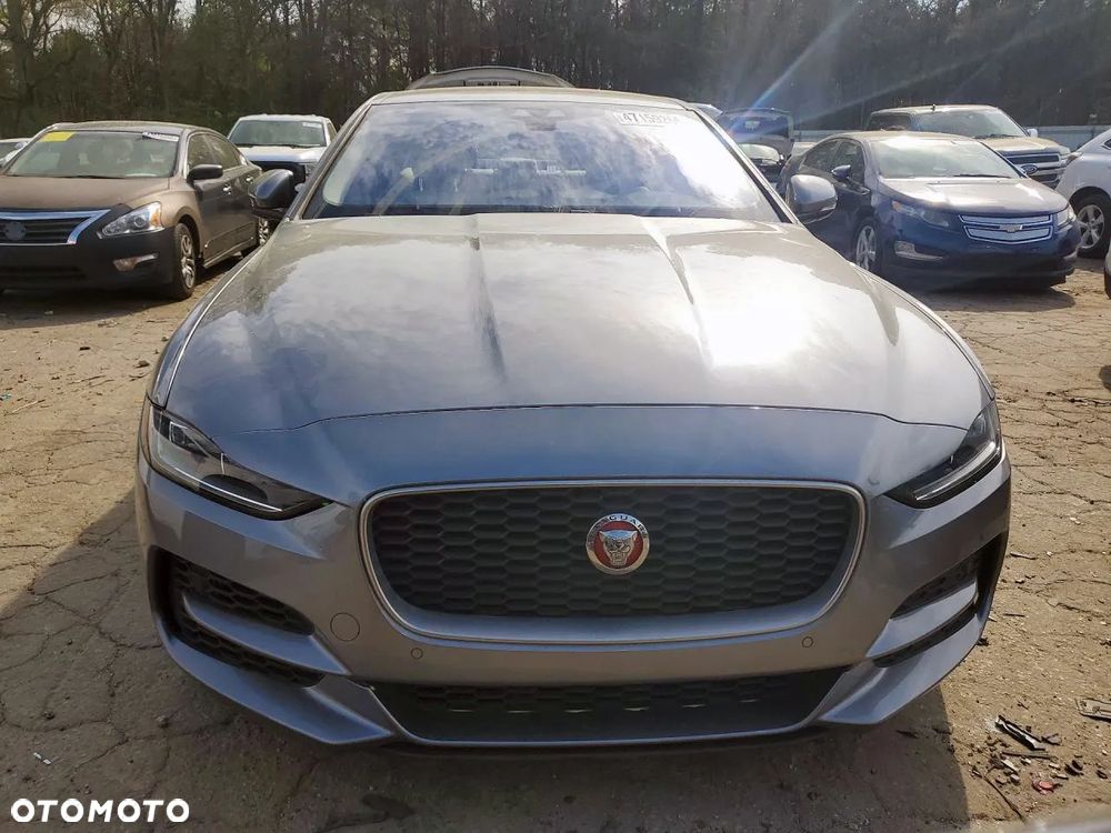 Jaguar XE - 2