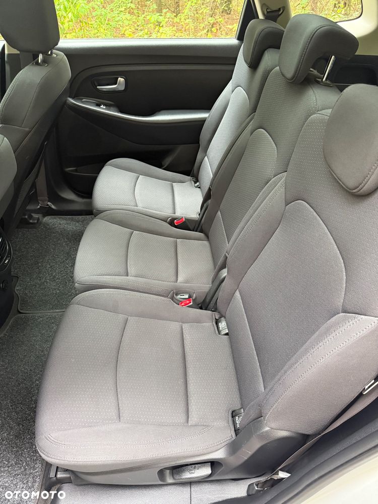 Kia Carens 1.7 CRDi 115 Dream Team Edition - 12