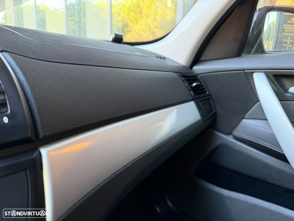 BMW X3 2.0 dA LifeStyle - 24