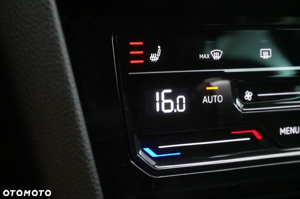 Volkswagen Passat 1.5 TSI EVO Elegance DSG - 27