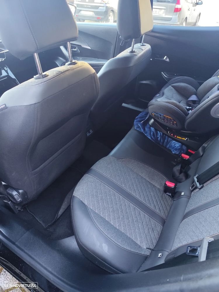 Peugeot 2008 1.2 PureTech Allure Pack EAT8 - 4