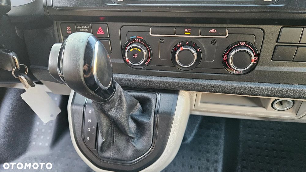 Volkswagen Transporter T6 2,0TDI 150KM DSG L2 Długi Klima Webasto Tempomat Hak Parktronik - 17