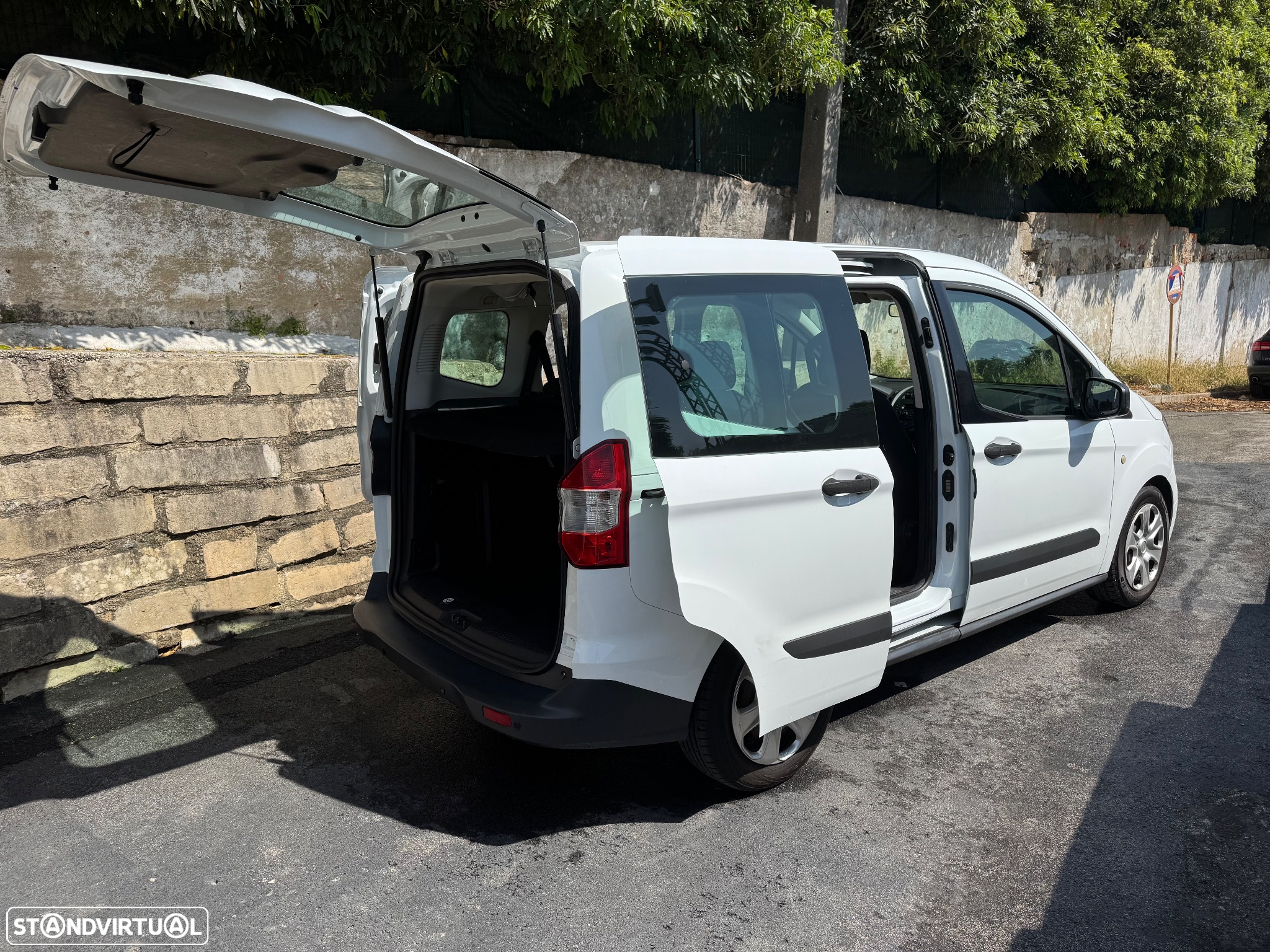 Ford Tourneo Courier 1.5 TDCi Ambiente - 10