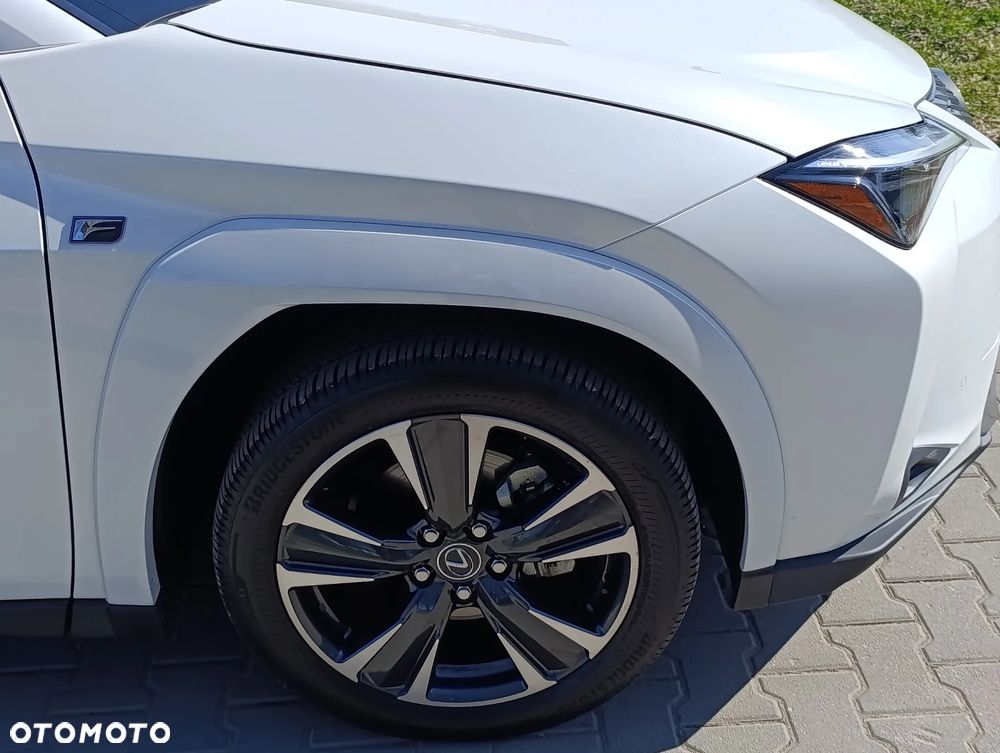 Lexus UX 300h Executive Line - 16