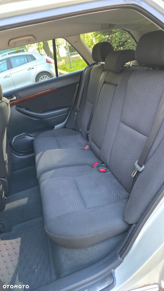 Toyota Avensis 2.0 D-4D Combi - 8