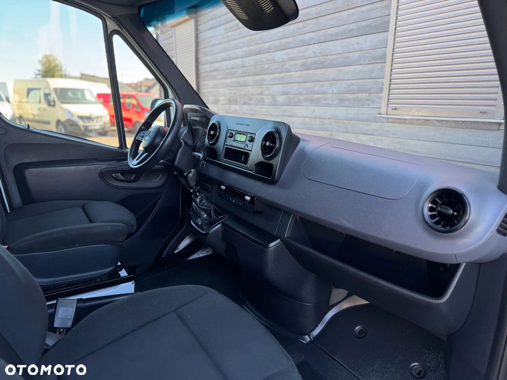 Mercedes-Benz Sprinter - 15