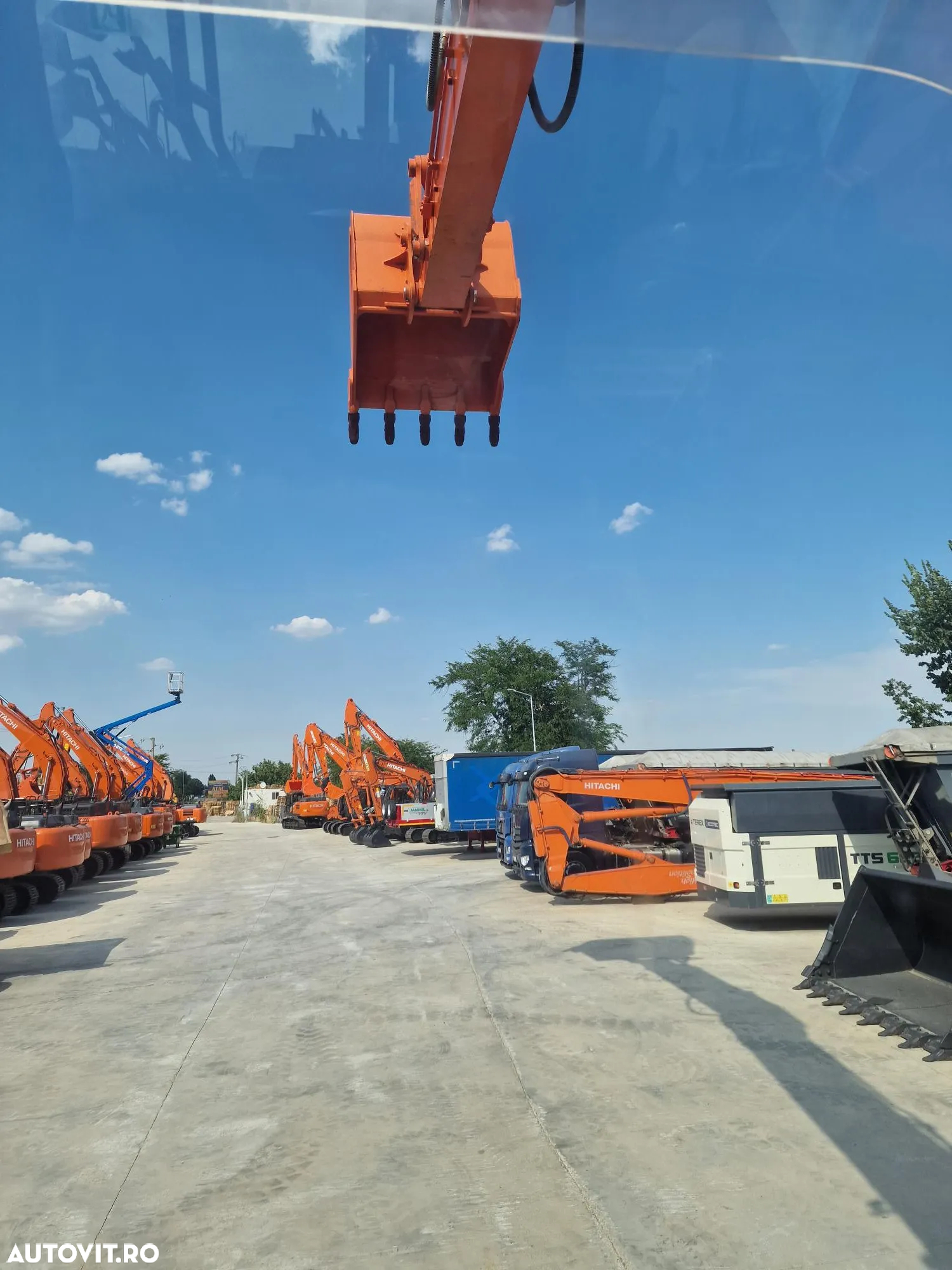 Hitachi ZX350-7, 2020, 9.420h, Cupa 2,2mc NOUA-94.900 Eur+Tva, Masa operationala 26,5t, Consum mediiu 14,1l/h, camera spate, camere laterale, inst picon, AC climatronic, Scaun operator pneumatic, lant 90% ok, STARE FOARTE BUNA, posibil leasing 5 ani-94900Eur - 4